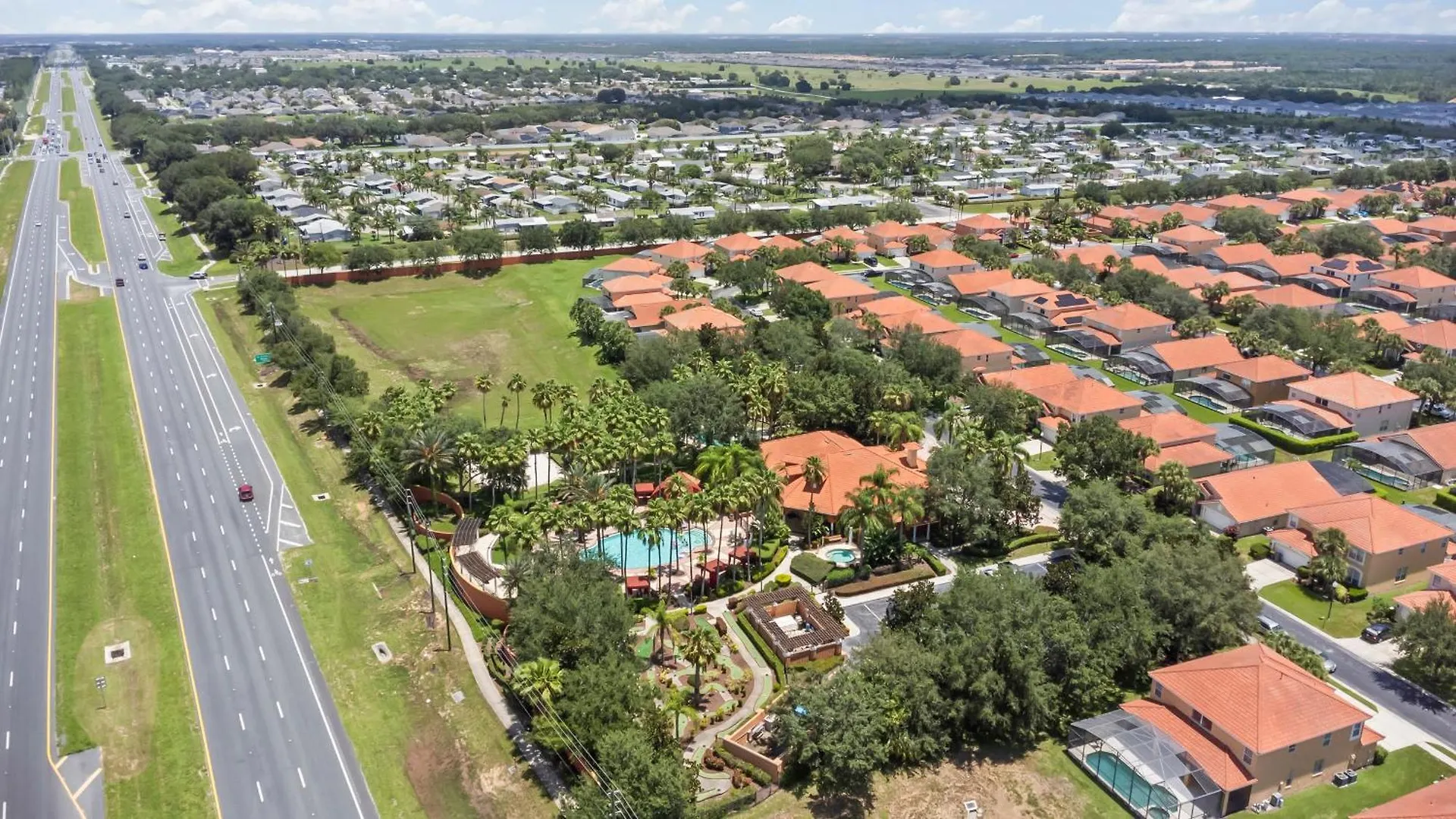 615 - Superb Themed Roomed 5 Bed Villa With Private West Facing Pool And Spa With No Rear Neighbors Davenport Holiday home